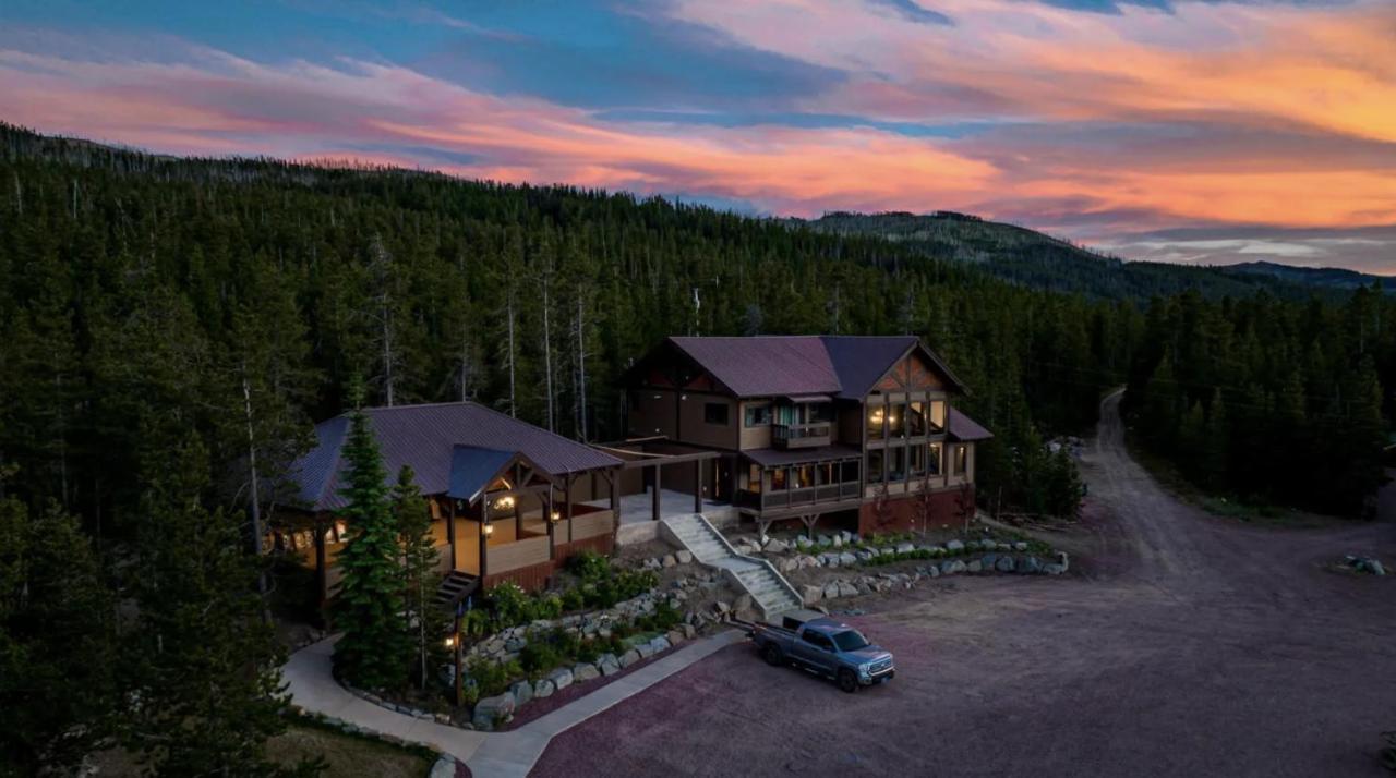 Summit Mountain Lodge And Steakhouse East Glacier Park Village Exterior photo