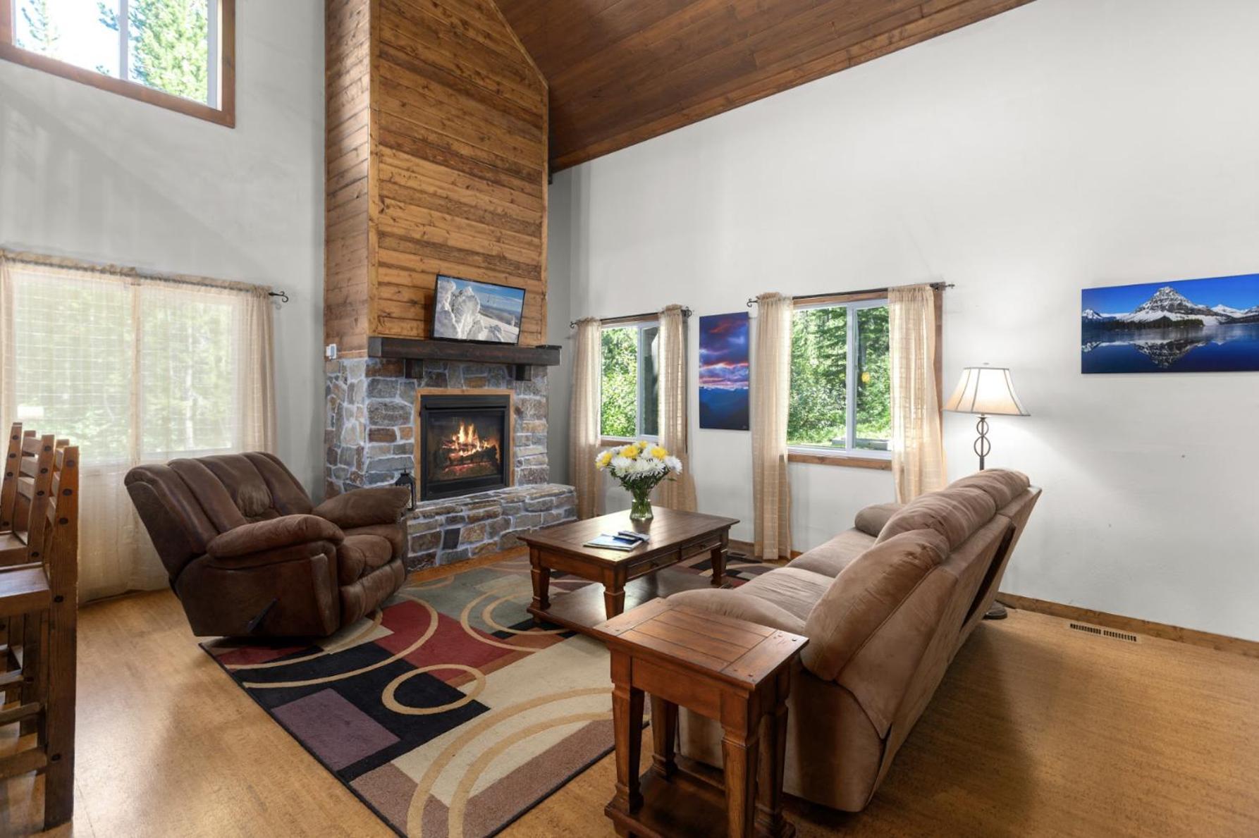Summit Mountain Lodge And Steakhouse East Glacier Park Village Exterior photo